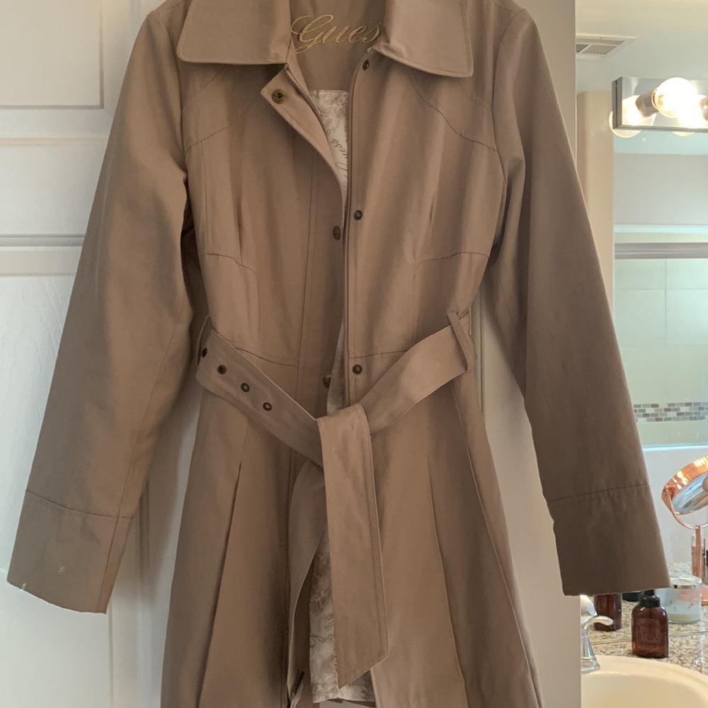 GUESS - Picture 2 of 4